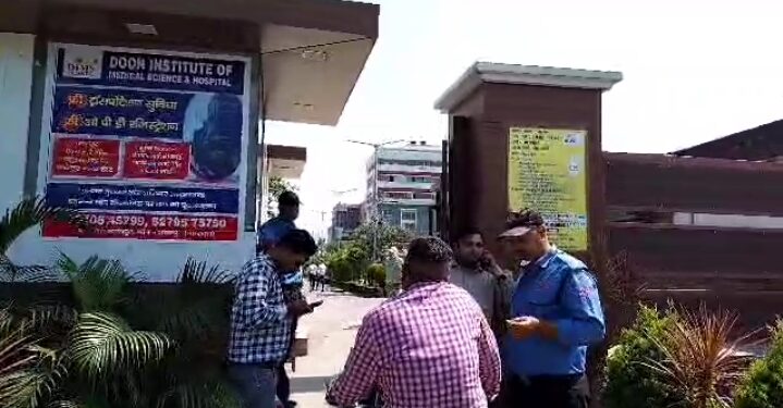 Breking: कांग्रेस नेता हरक सिंह रावत के ठिकानों पर विजिलेंस की छापेमारी।