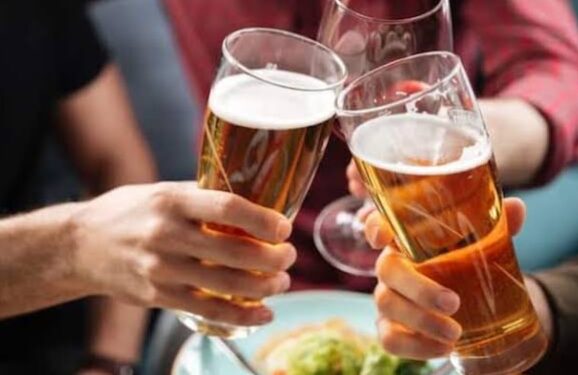 Satta samvad: शराब के शौकीनों के लिए खुशखबरी, अब घर में ही लो बीयर बार का मजा, लाइसेंस हो रहे जारी