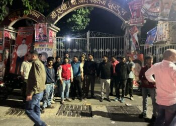 DAV कॉलेज की दीवार गिरने से बहन की मौत भाई गंभीर रूप से घायल, छात्रों का प्रदर्शन