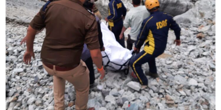 Road Accident: इस जिले में हुआ भीषण सड़क हादसा, पांच लोगों की मौके पर मौत।