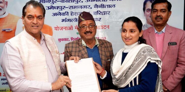मंत्री प्रेमचंद अग्रवाल ने बांटे 1983 आवास, लाभार्थियों के चेहरे पर दिखाई मुस्कान।