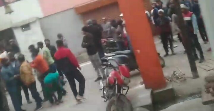 हंगामा: मंदिर में स्वछता कार्यक्रम करने पहुंचे बीजेपी नेताओं और स्थानीय लोगों में पथराव, कई घायल!