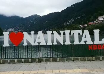 छात्रा के चेहरे पर केक लगाने को लेकर छात्र गुटों में विवाद, तीन छात्रों के फूटे सिर