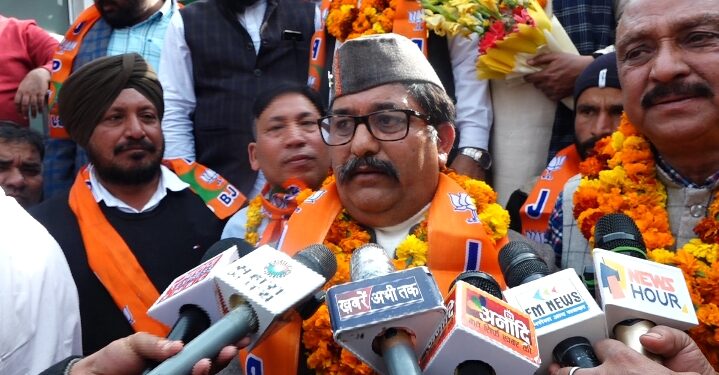 शरद सिंह चौहान ने सैकड़ों समर्थकों के साथ हाथ छोड़ा, कमल का दामन थामा, जिला पंचायत अध्यक्ष की है दावेदारी !