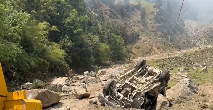 Breaking: गंगोत्री हाईवे पर डबरानी के पास गिरी चट्टान, तीन की मौत, तीन घायल, कुछ लोगों के दबे होने की आशंका!