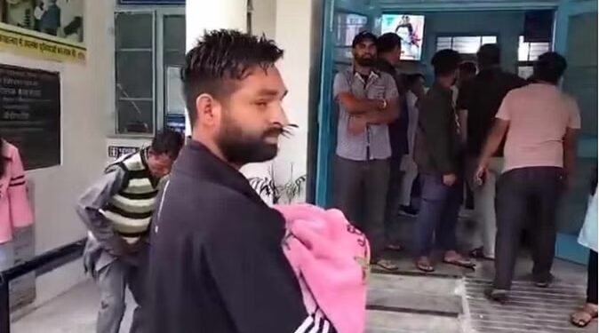 सड़क मार्ग खुलने के इंतजार में नवजात की मौत, सदमे में परिजन, सिस्टम पर सवाल।