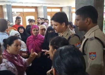 पुलिस की गाड़ी ने बाइक सवार को मारी टक्कर, एक की मौत, एक गंभीर घायल, नशे में गाड़ी चलाने का आरोप!