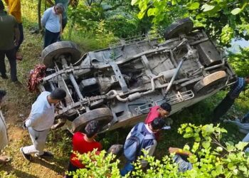Accident: उत्तरकाशी में टीचरों से भरा वाहन दुर्घटनाग्रस्त, मची अफरा-तफरी