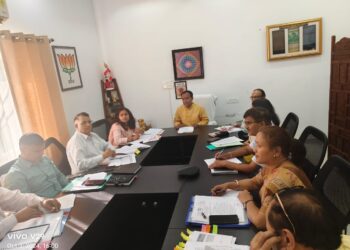 Education: अक्षम शिक्षकों के साथ अधिकारियों की भी होगी छुट्टी, लिस्ट हो रही तैयार