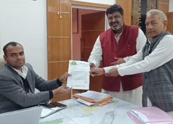 यमुना व अगलाड़ नदी में धड़ल्ले से हो रहा अवैध खनन, रालोद ने DM से की कड़ी कार्यवाही की मांग।