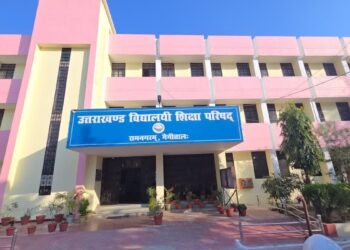 देहरादून के सरकारी स्कूल की बदहाल शिक्षा व्यवस्था उजागर – 12वीं में एक भी छात्र पास नहीं