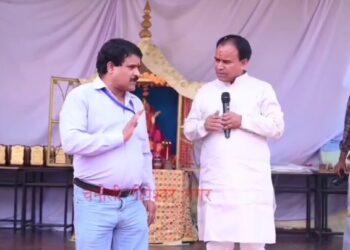 VIDEO: शिक्षक ने मंच से खोली मंत्री धन सिंह की पोल, शिक्षा विभाग की बदहाली पर उठाए सवाल