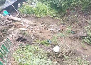 यमुनोत्री पैदल मार्ग पर भूस्खलन, मलवे में दबे यात्री!