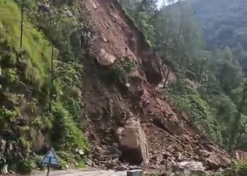 यमुनोत्री राष्ट्रीय राजमार्ग भारी मलबे के कारण बाधित, आवाजाही ठप