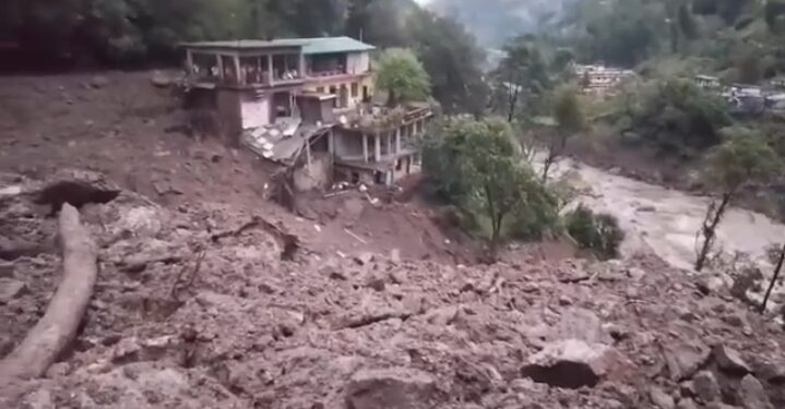 चमोली से बड़ी खबर, अतिवृष्टि ने डाया कहर, 10 लोग लापता