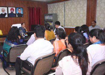 वृद्ध महिलाओं के बुढ़ापे का सहारा बनेगी सरकार: रेखा आर्य