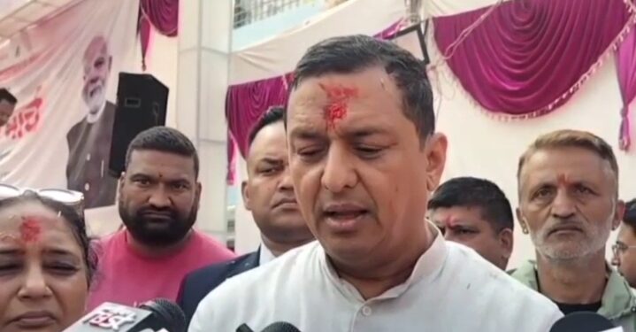 Video: सांसद अनिल बलूनी के बयान से सियासी पारा बढ़ा, महेंद्र भट्ट का किनारा, कांग्रेस का तंज…