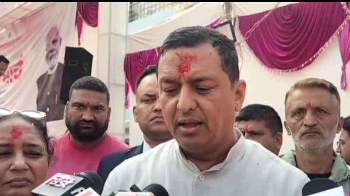 Video: सांसद अनिल बलूनी के बयान से सियासी पारा बढ़ा, महेंद्र भट्ट का किनारा, कांग्रेस का तंज…