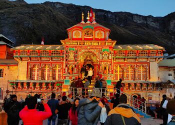 Char Dham Yatra: बदरीनाथ धाम में कपाट बंद होने की प्रक्रिया शुरू, पंच पूजाओं के साथ देवताओं को सौंपा जाएगा पूजा-अर्चना का दायित्व