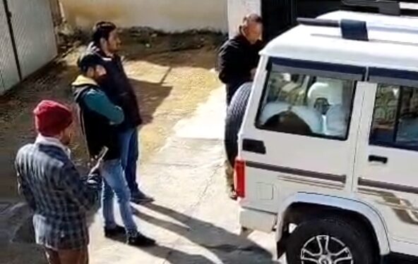 मनोज से अभद्रता पड़ी भारी, उत्तरकाशी से हटाए गए DO पीआरडी विजय प्रसाद भंडारी