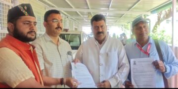 वरिष्ठ पत्रकार हेम भट्ट की गिरफ्तारी पर पत्रकारों में आक्रोश, सीएम को सौंपा ज्ञापन, निष्पक्ष जांच की मांग